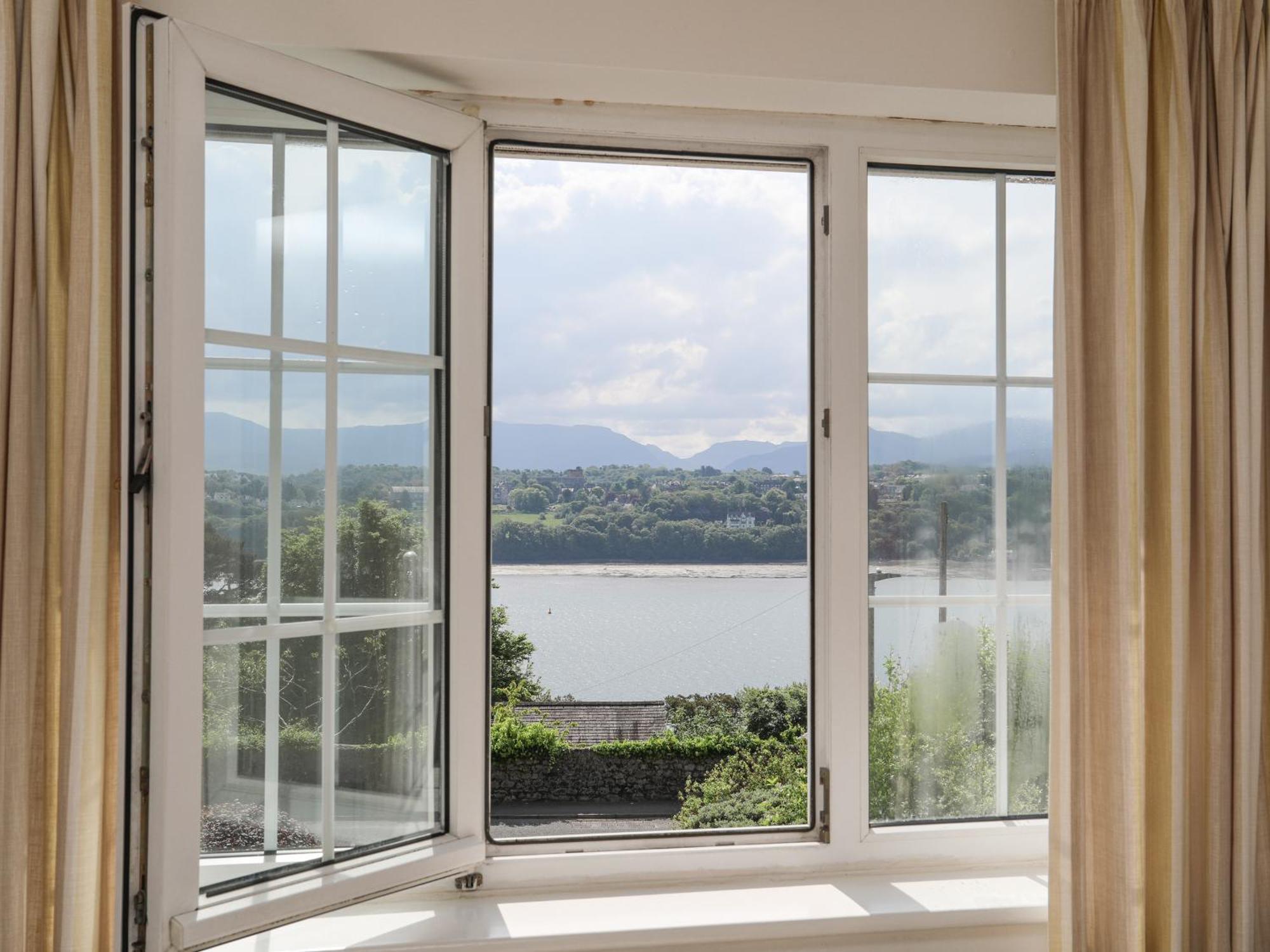 Sea View Holiday home Menai Bridge